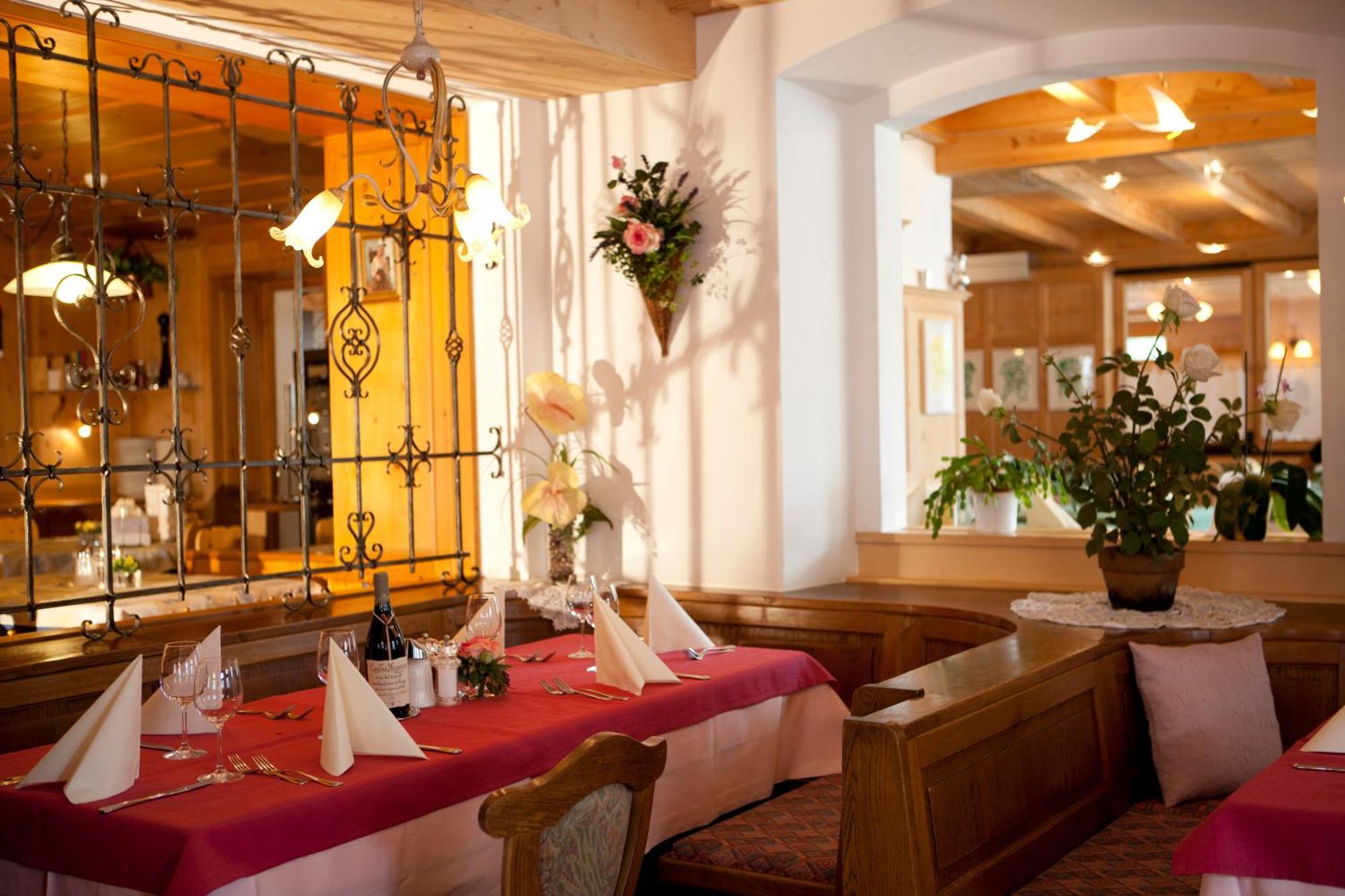 Hotel Astras Scuol Buitenkant foto