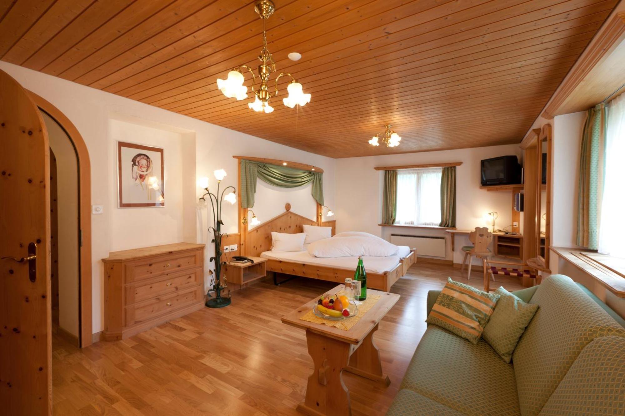 Hotel Astras Scuol Buitenkant foto