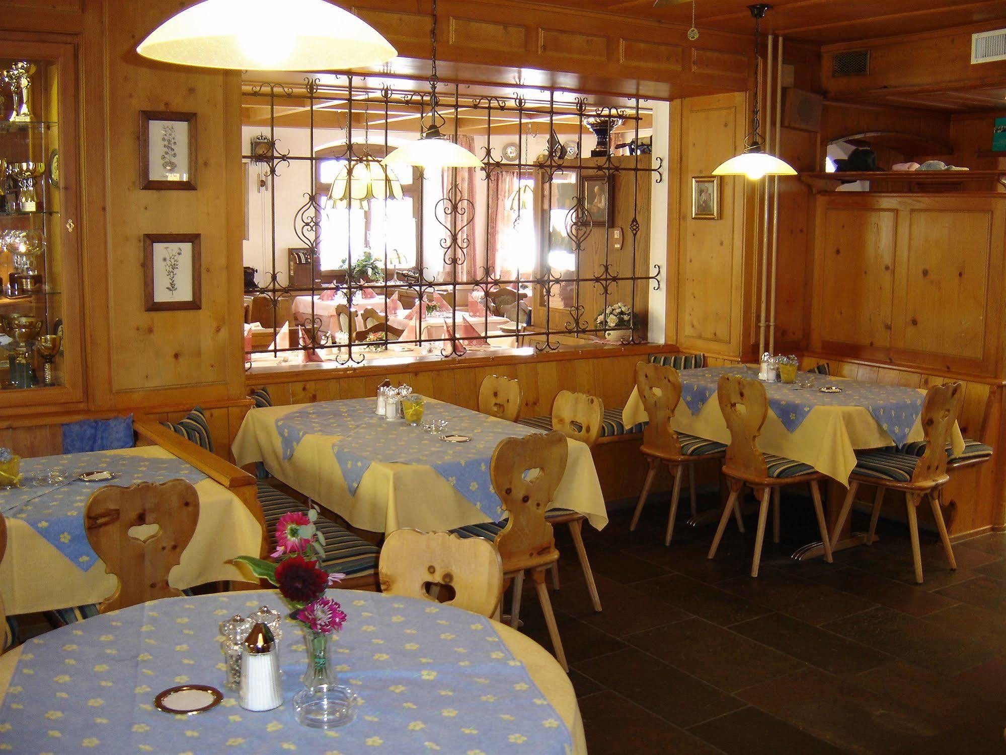Hotel Astras Scuol Buitenkant foto