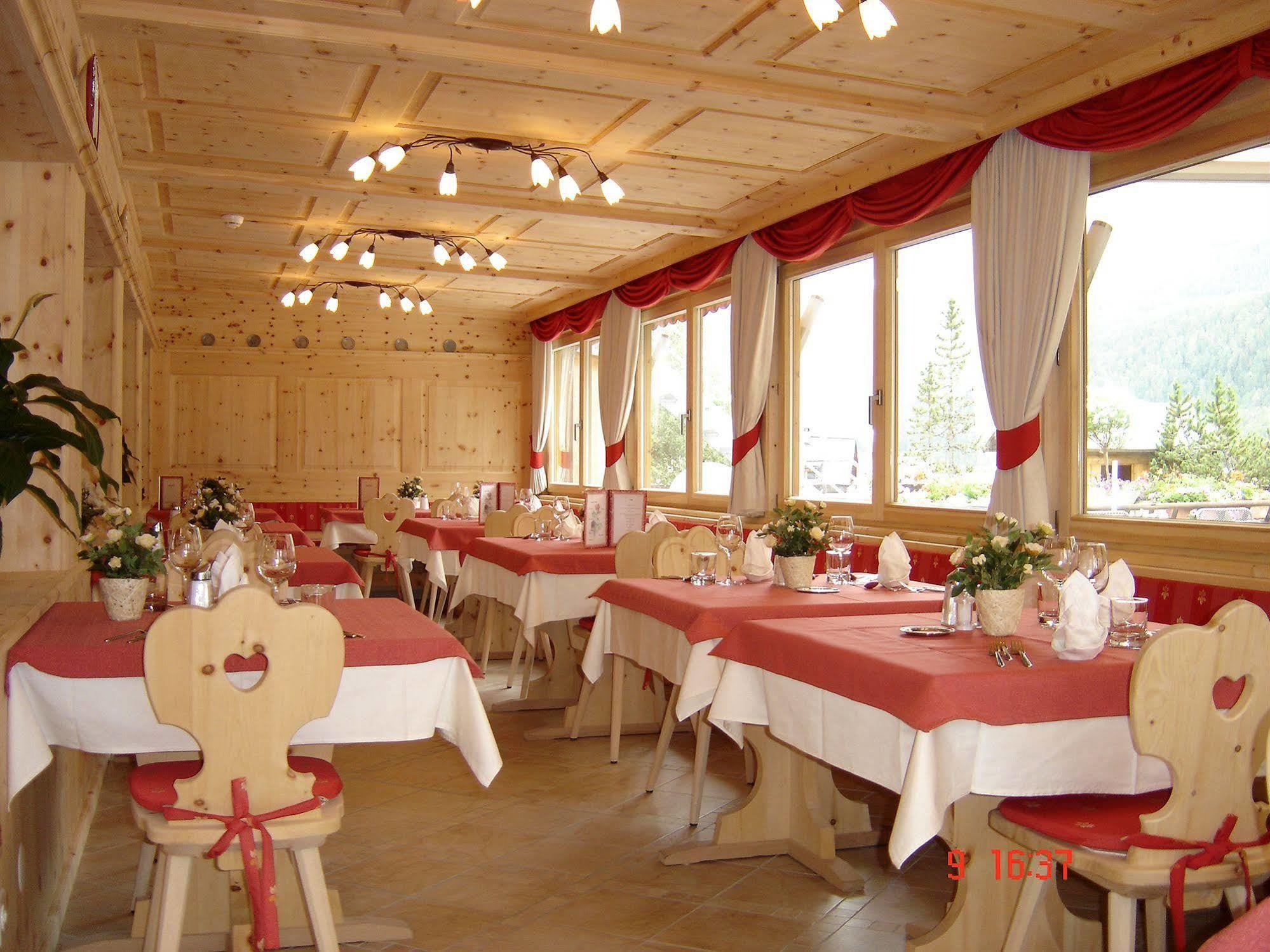 Hotel Astras Scuol Buitenkant foto