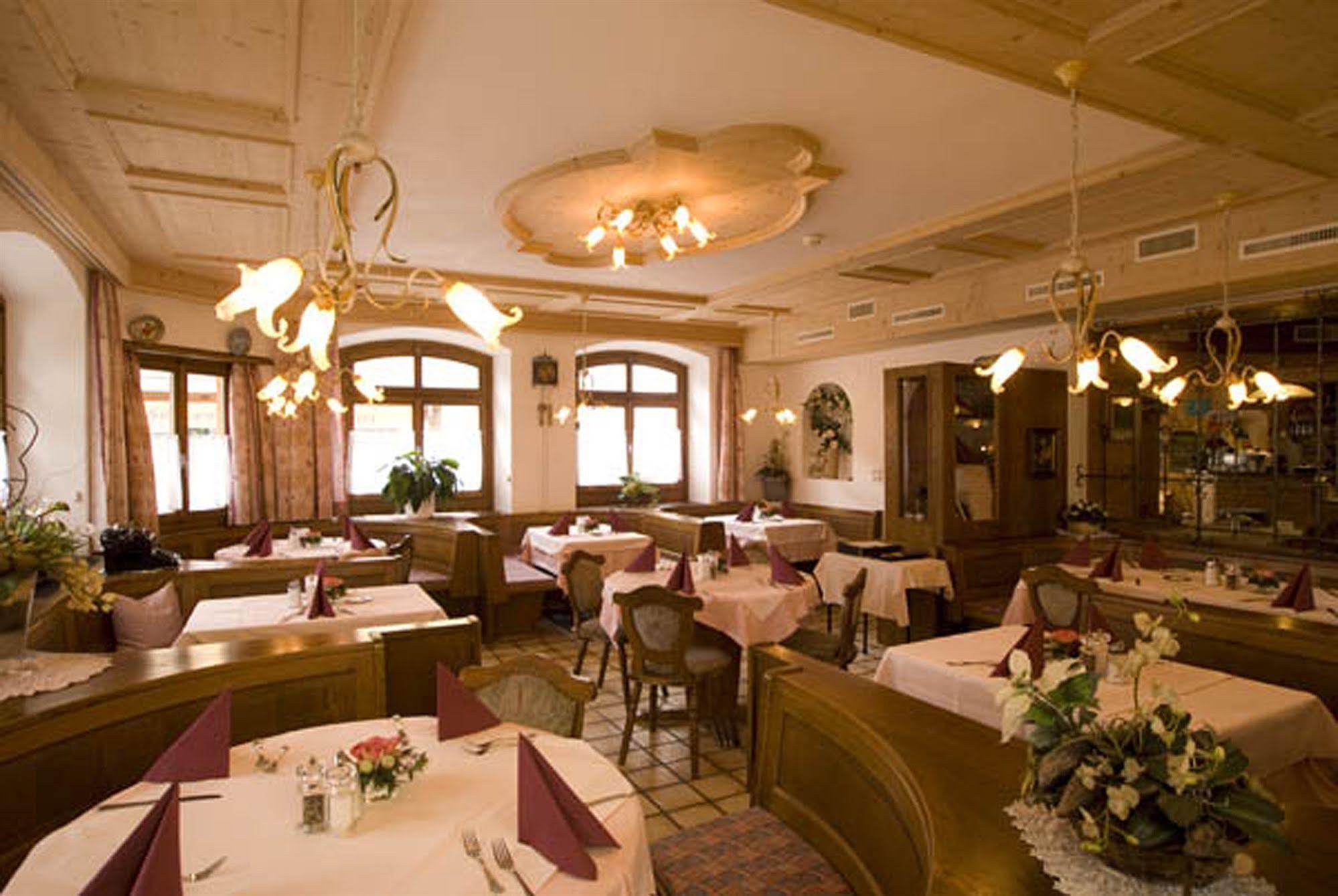 Hotel Astras Scuol Buitenkant foto