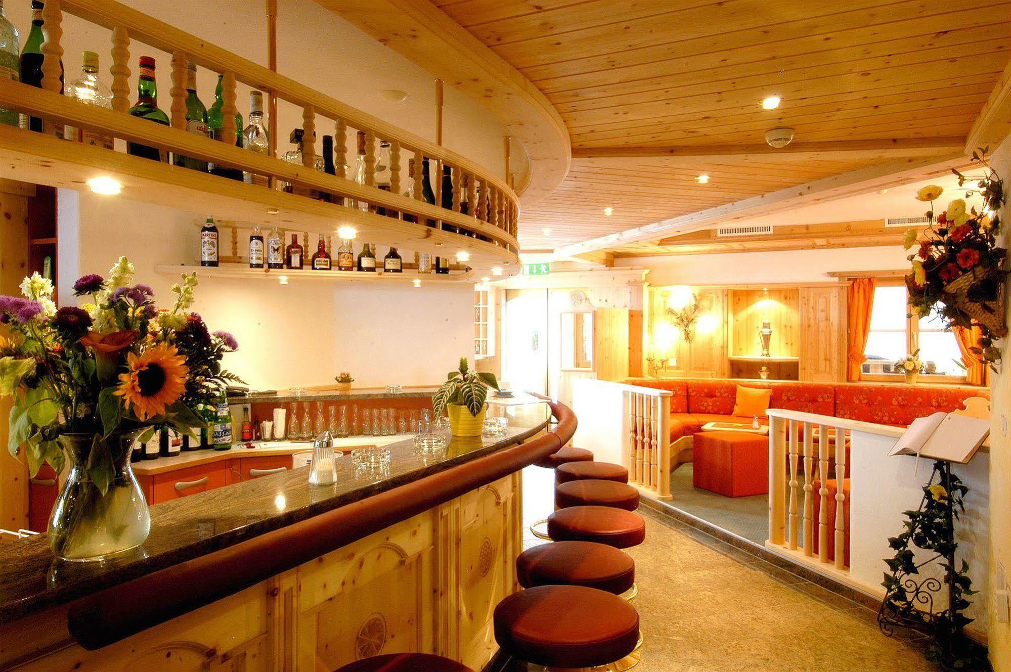 Hotel Astras Scuol Buitenkant foto
